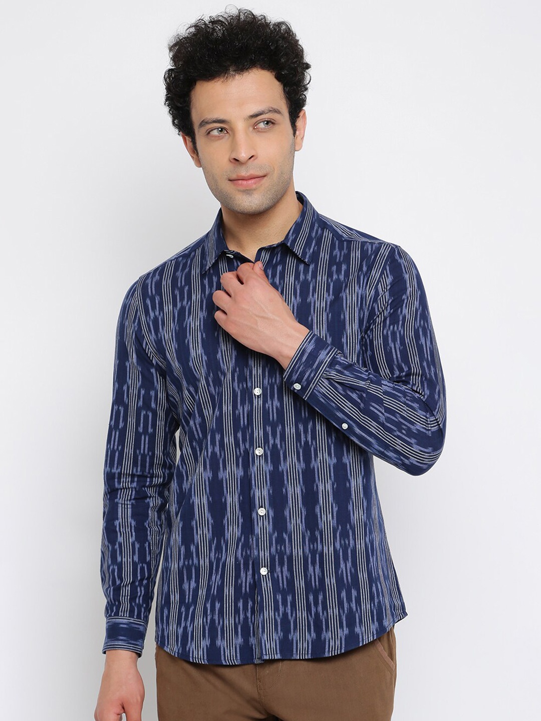 

Fabindia Men Blue Slim Fit Printed Casual Shirt