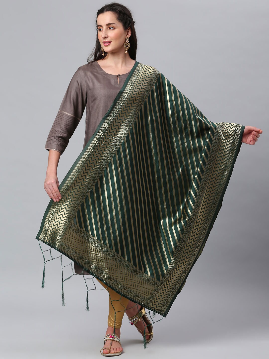 

Lilots Green & Gold-Toned Banarasi Silk Jacquard Woven Dupatta