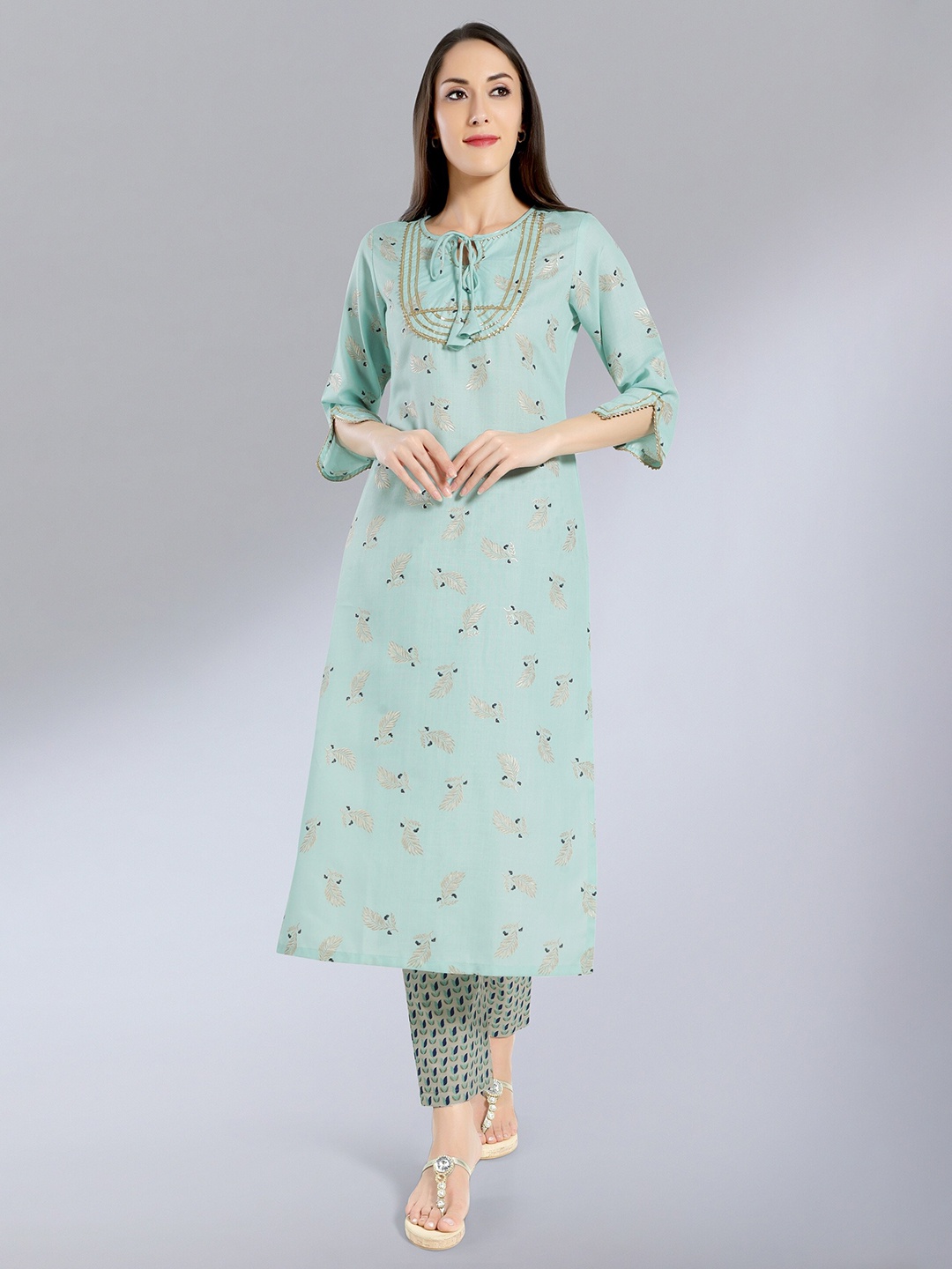 

MADHURAM Women Blue & Gold-Toned Floral Printed Keyhole Neck Gotta Patti Kurta