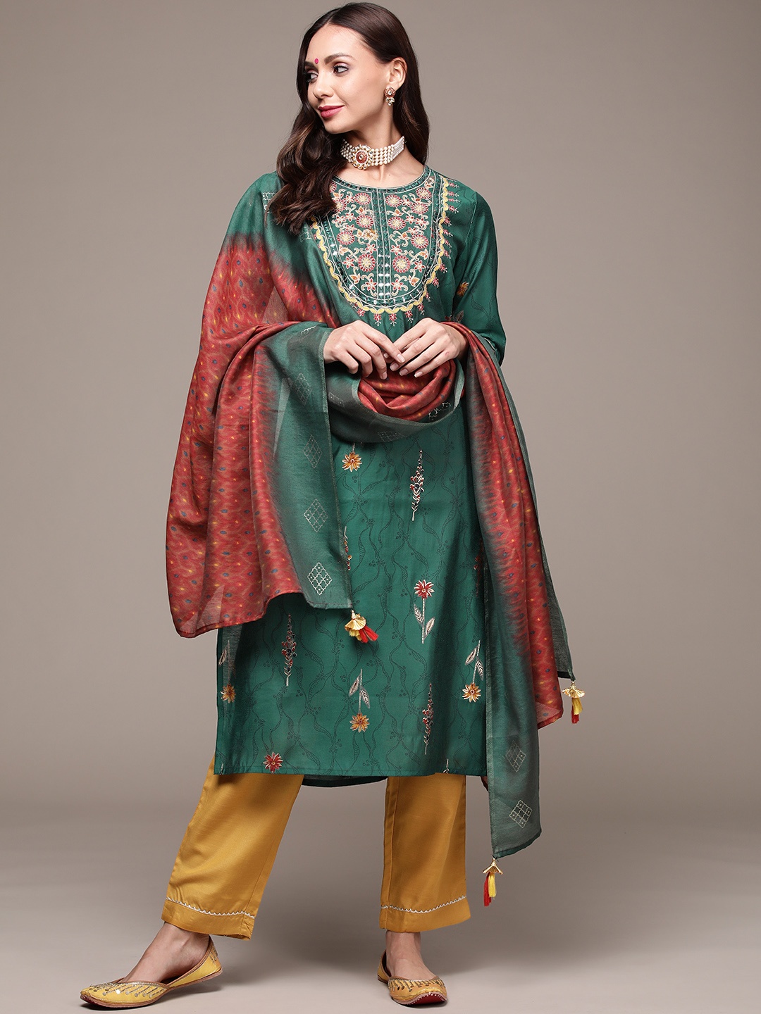 

Anubhutee Women Green Floral Printed Kurta with Trousers & With Dupatta