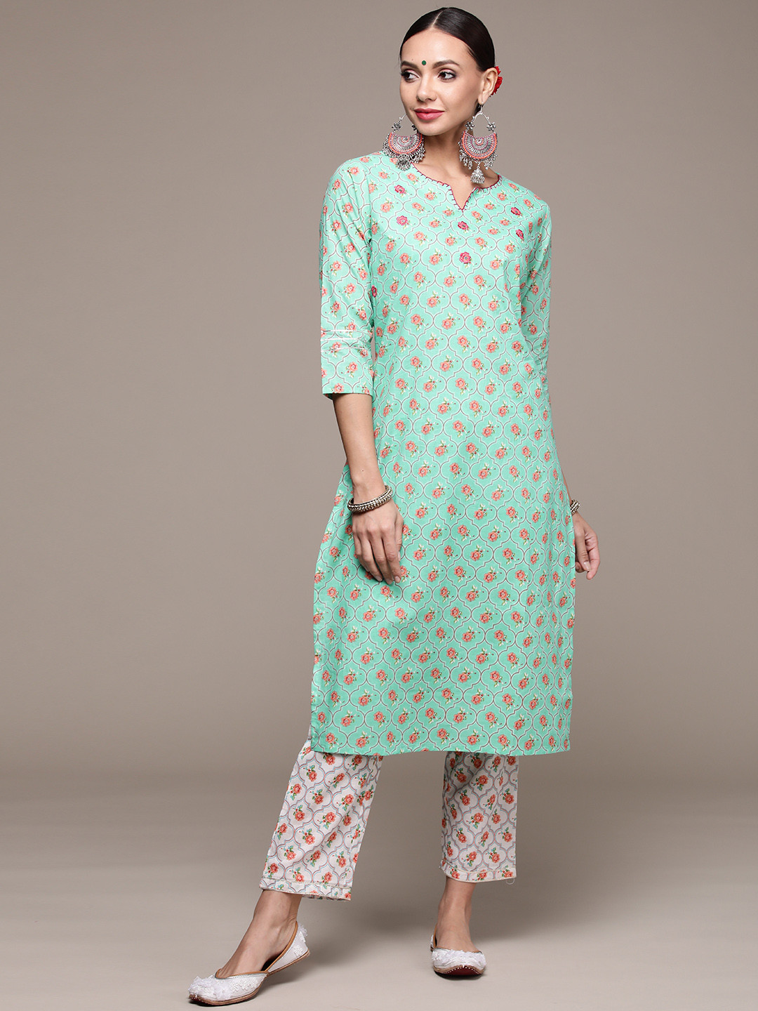 

Anubhutee Women Green Floral Printed Pure Cotton Kurta with Trousers