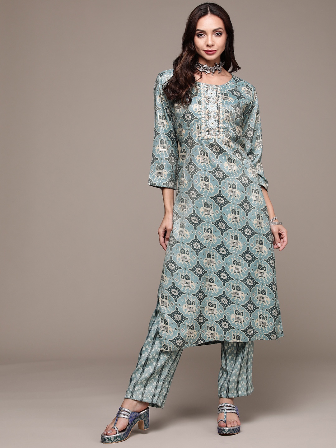 

Anubhutee Women Blue Printed Kurta with Trousers