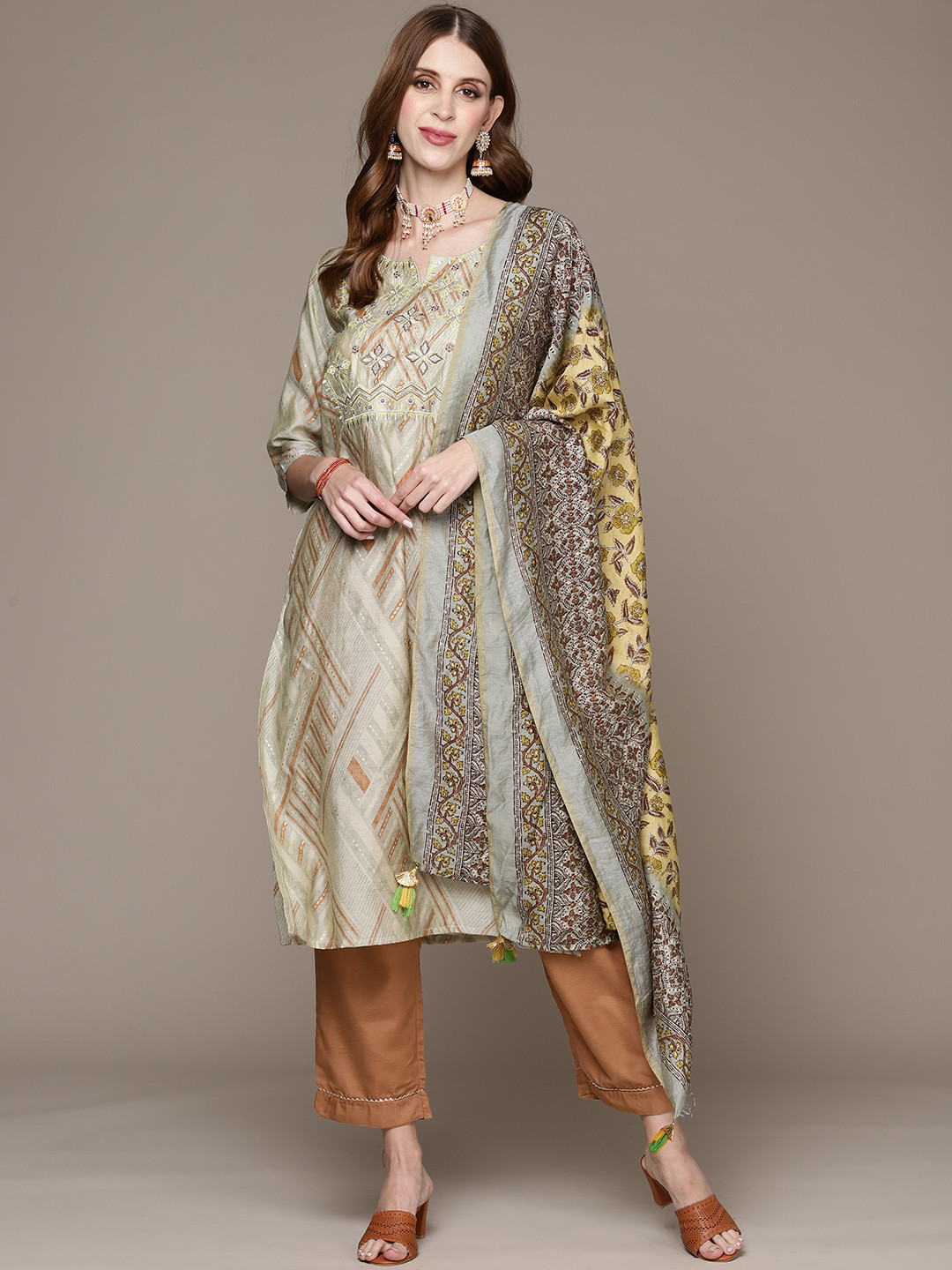 

Anubhutee Women Olive Green Floral Printed Kurta with Trousers & Dupatta