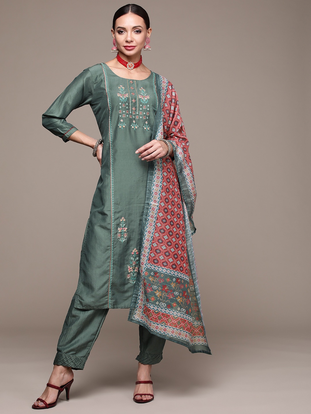 

Anubhutee Women Green Floral Embroidered Kurta with Trousers & With Dupatta