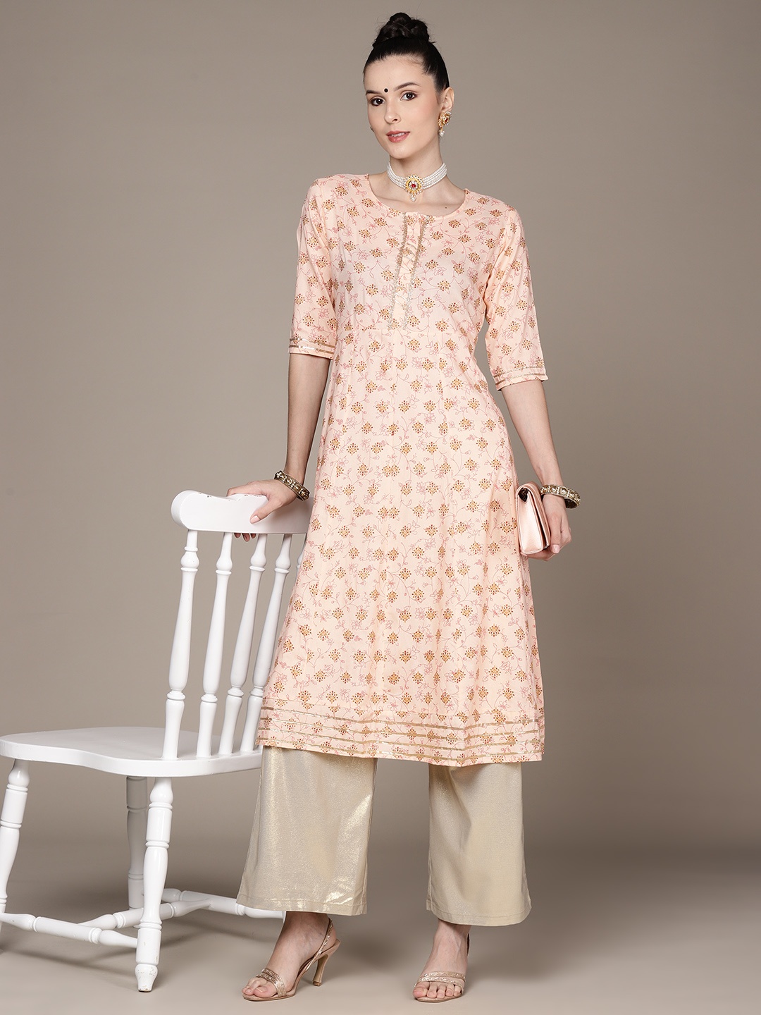 

Anubhutee Women Peach-Coloured Floral Printed Floral Kurta