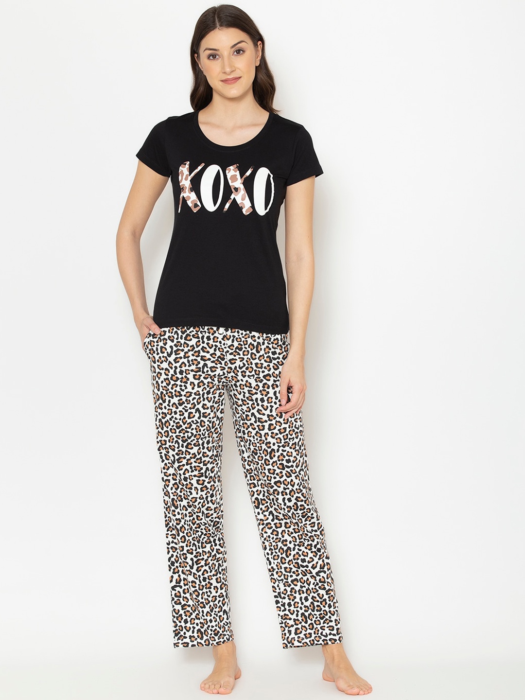 

Lounge Dreams Women Black & White Printed Night suit