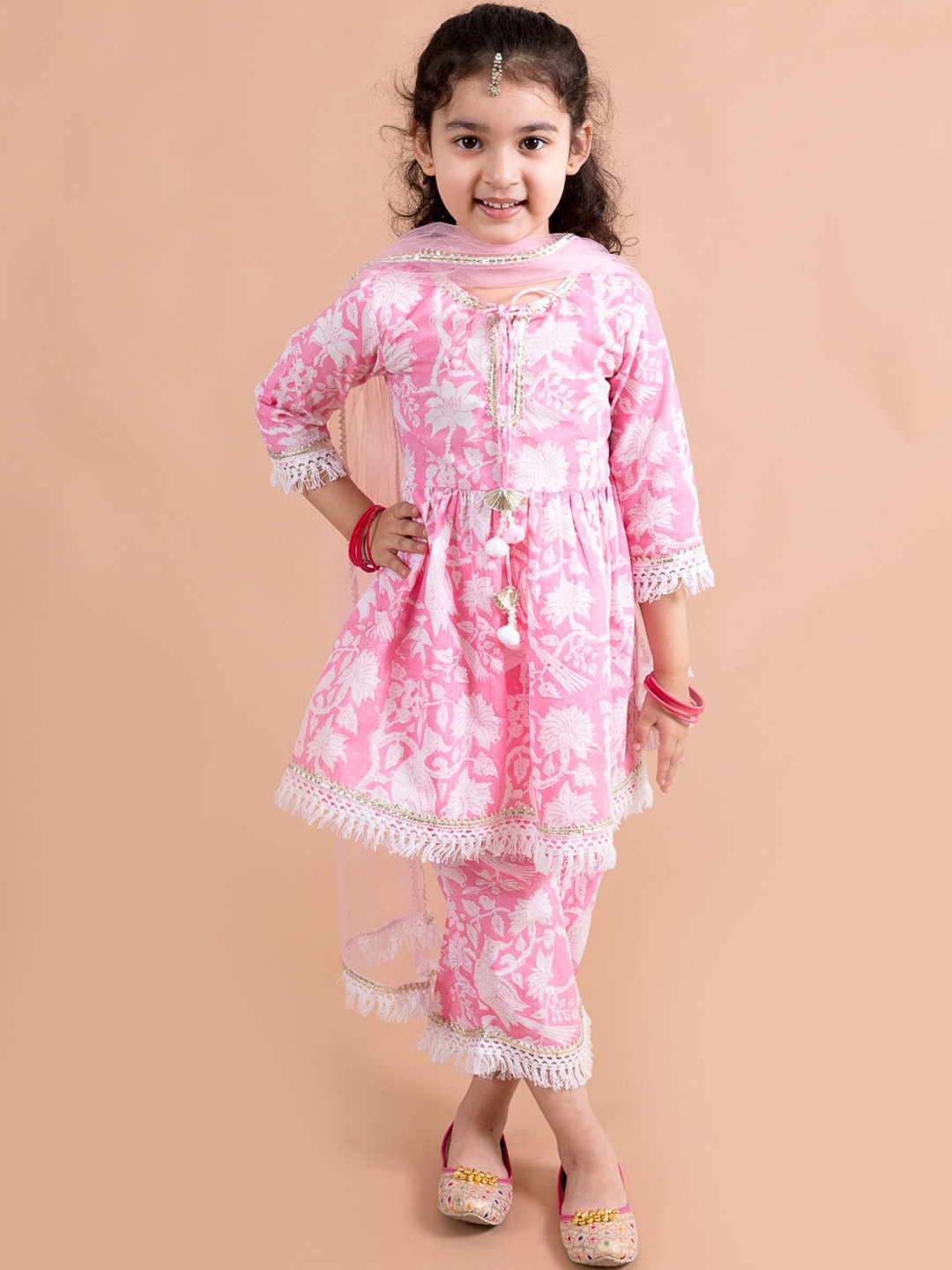

pspeaches Girls Pink Floral Printed Pleated Pure Cotton Kurta with Trousers & With Dupatta