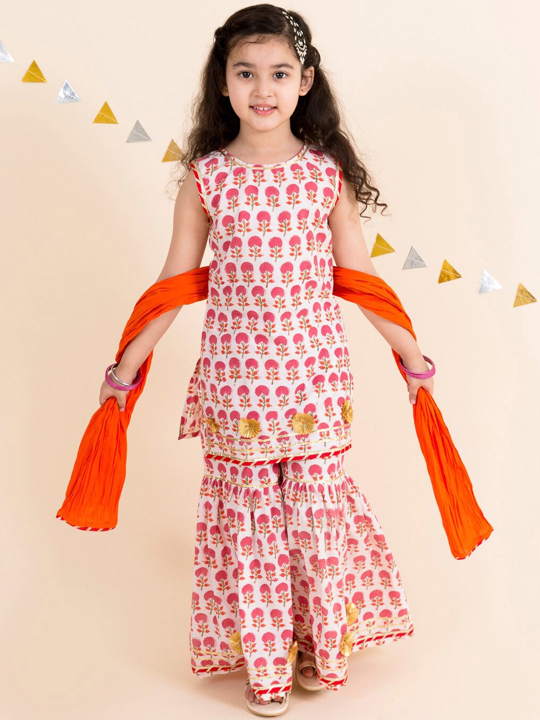 

pspeaches Girls Pink & White Floral Printed Pure Cotton Kurta with Sharara & With Dupatta