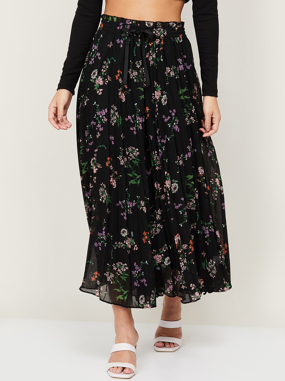 

CODE by Lifestyle Women Black Floral Printed Culottes Trousers