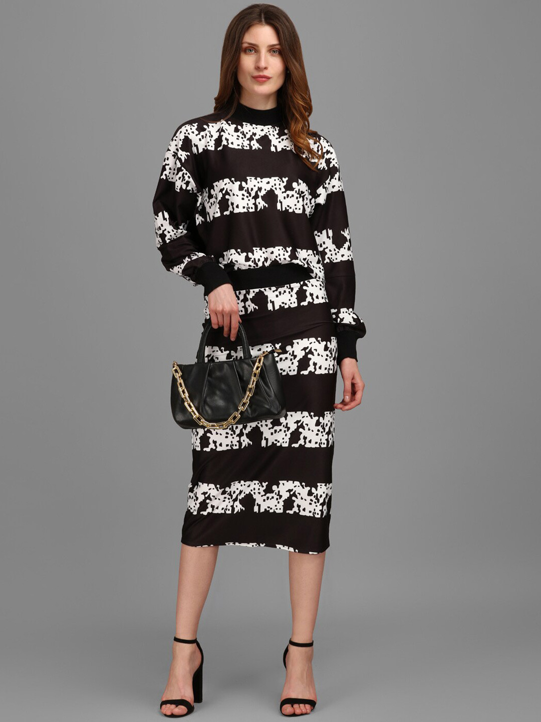 

PURVAJA Black & White Striped Top