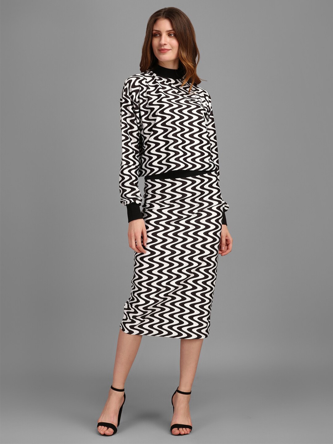 

PURVAJA Black & White Geometric Print Top