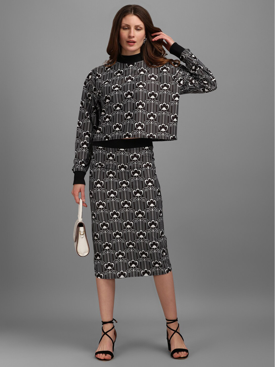 

PURVAJA Black & White Floral Print Top