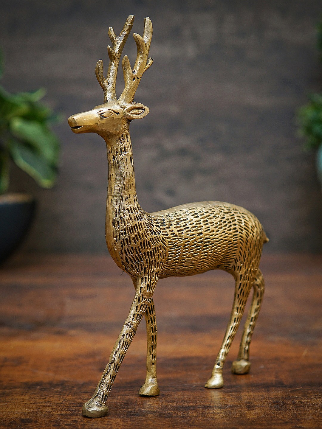

StatueStudio Gold-Toned Deer Showpiece