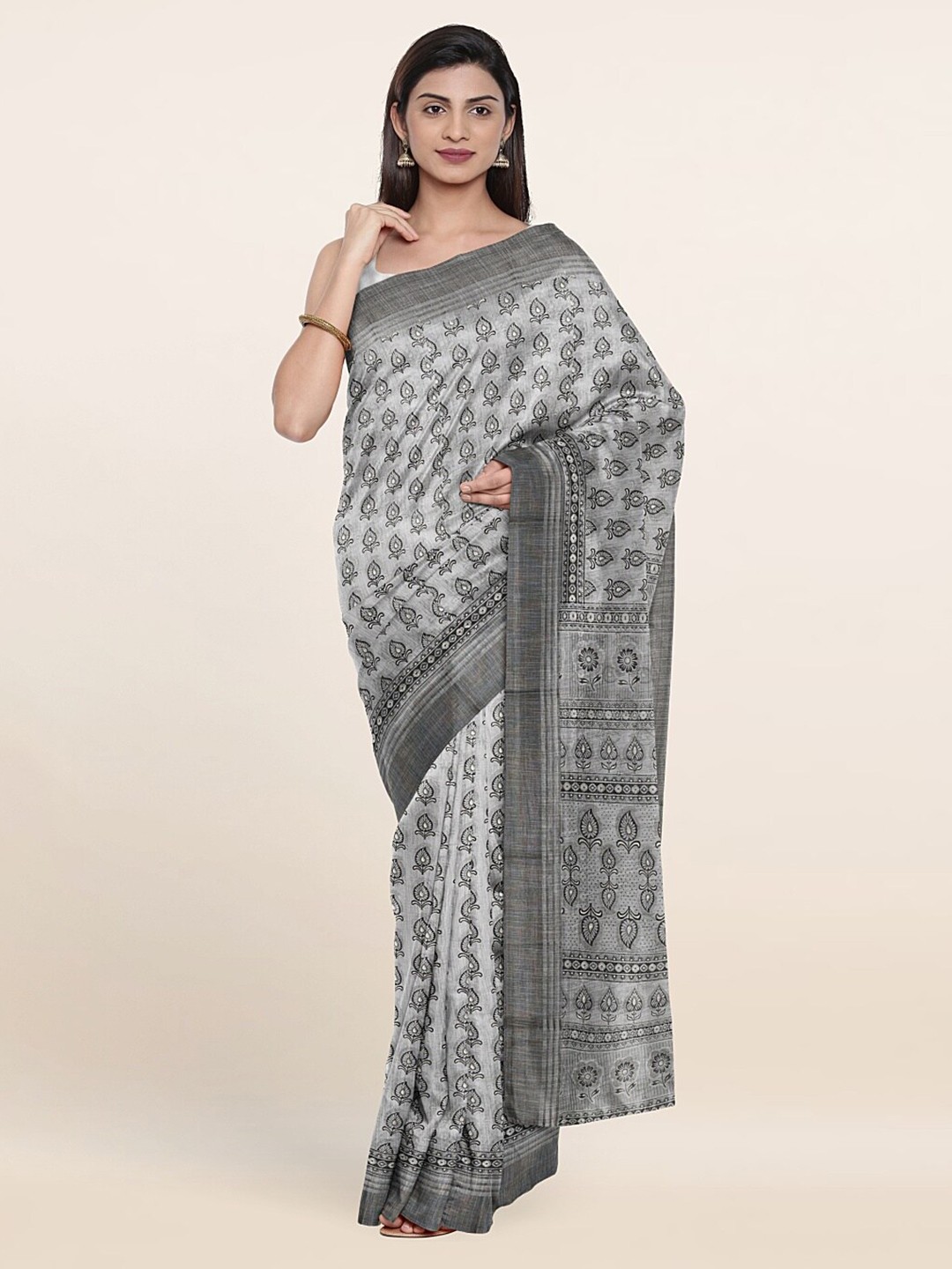 

Pothys Grey & Black Ethnic Motifs Printed Saree