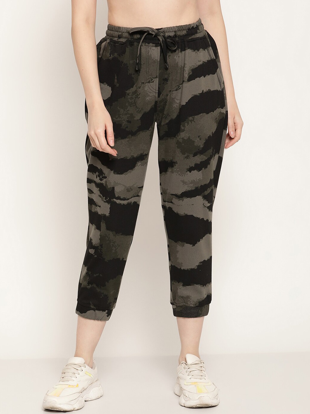 

Rute Women Black & Grey Printed Cotton Cropped Jogger