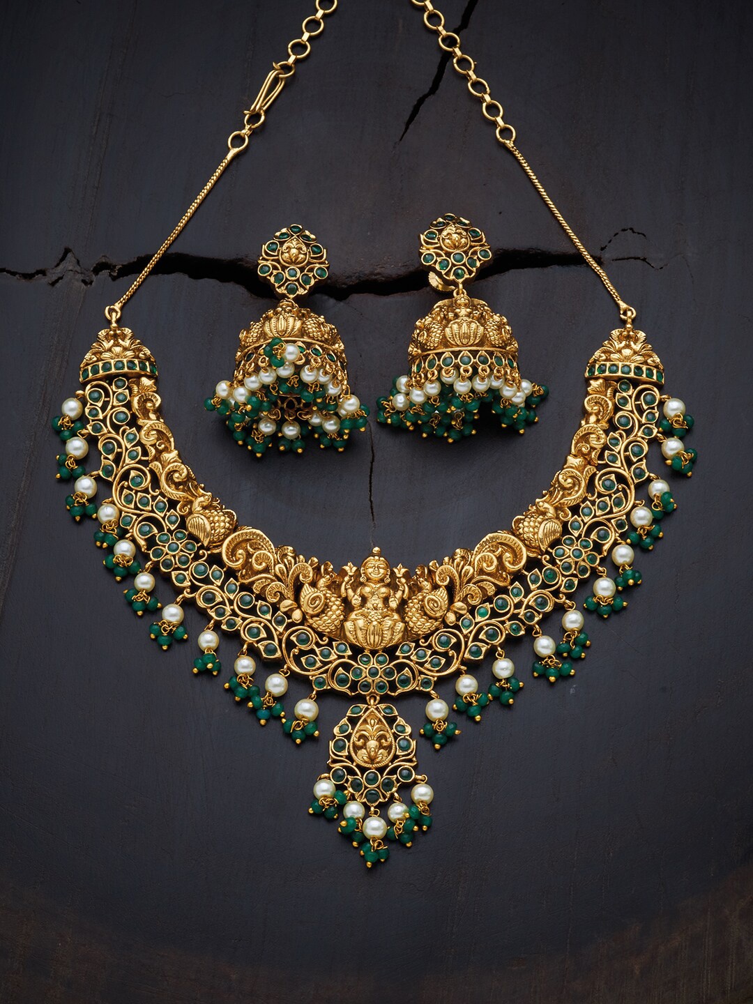 

Kushal's Fashion Jewellery Green & Gold-Toned Gold-Plated Necklace Set