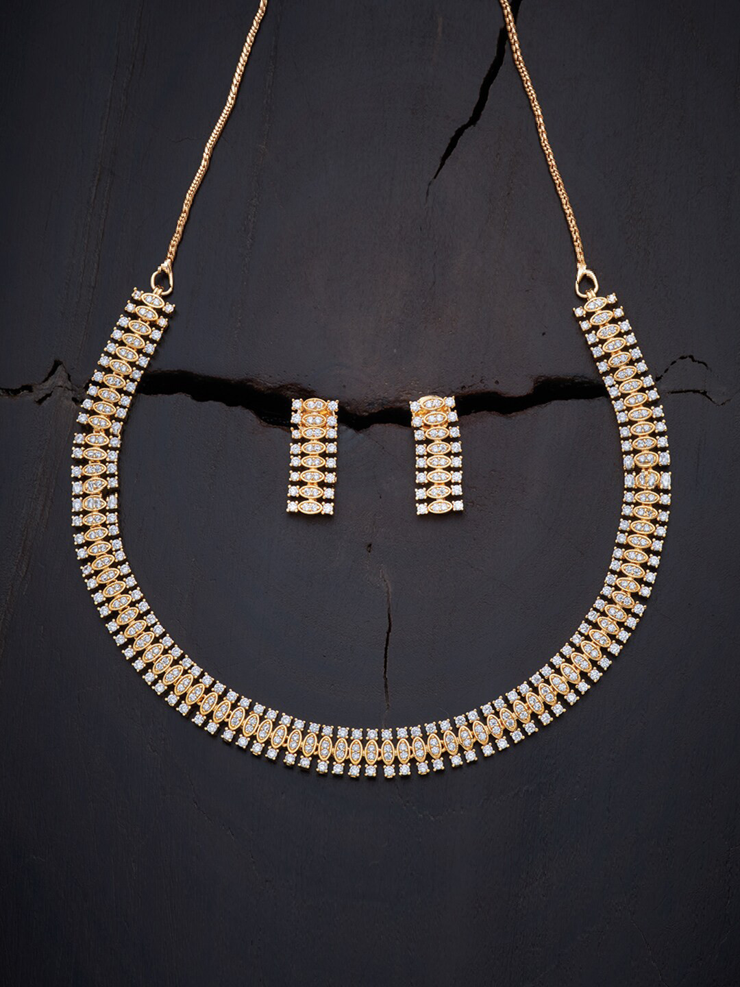 

Kushal's Fashion Jewellery White & Gold-Plated Jewellery Set