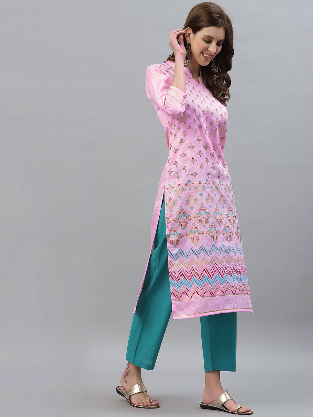 

SANISA Women Pink Floral Printed Straight Kurta