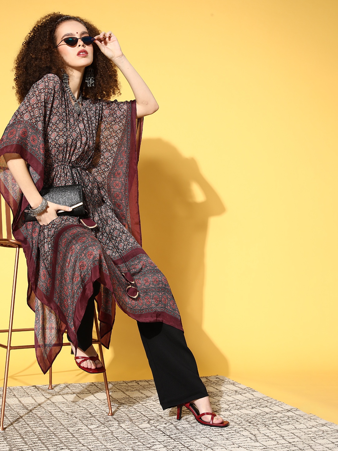 

Kvsfab Women Black & Maroon Ethnic Motifs Printed Extended Sleeves Kaftan Kurta