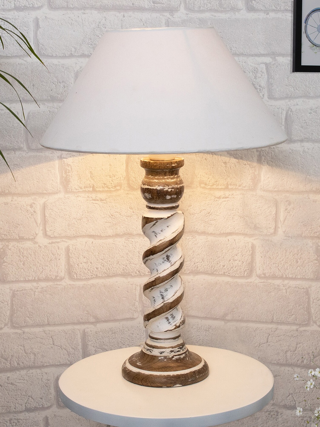 

Homesake White Table Lamp With Shade