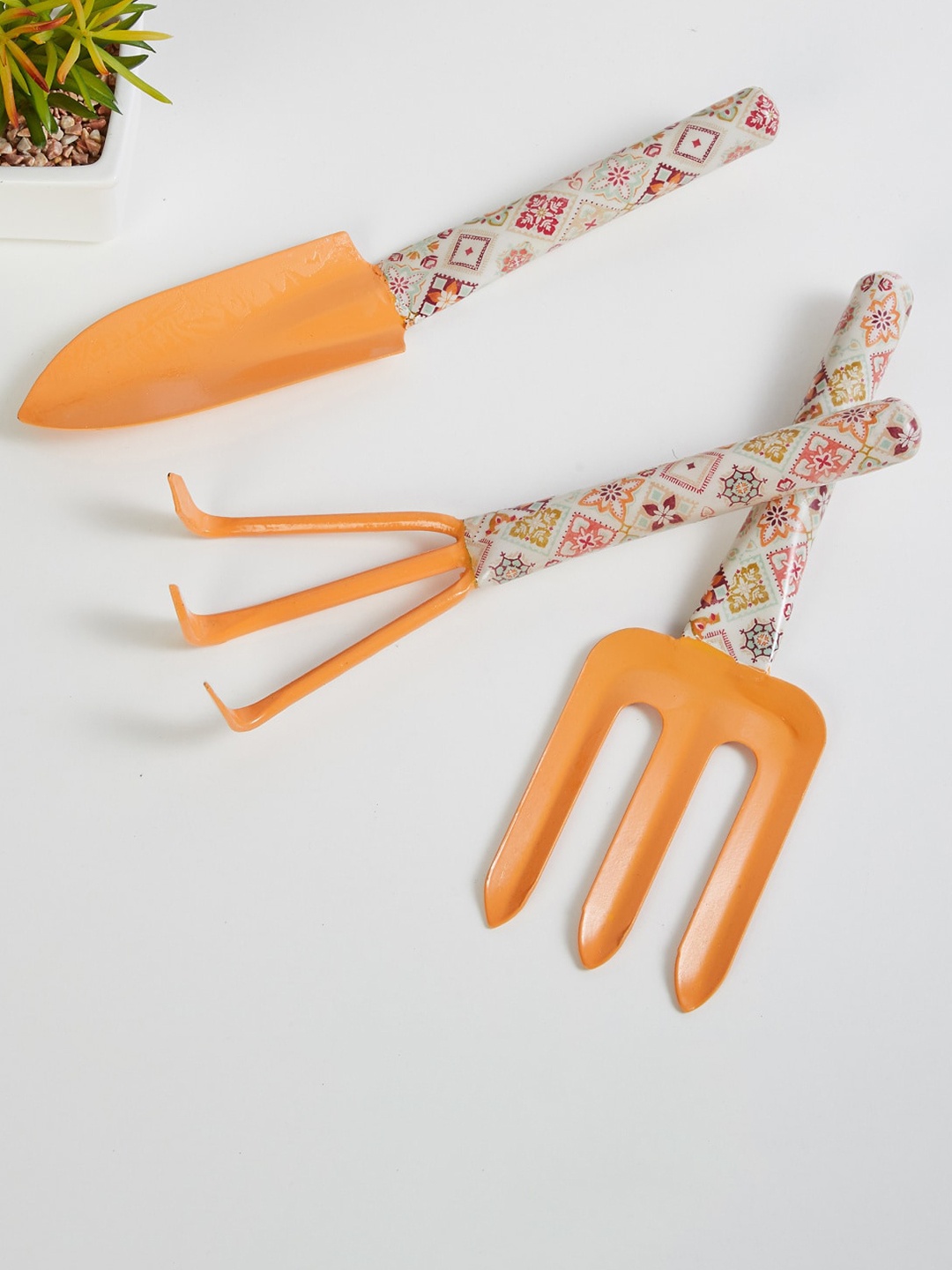 

Home Centre Set Of 3 Orange Eden Hues Mosaic Iron Enamel Gardening Tools