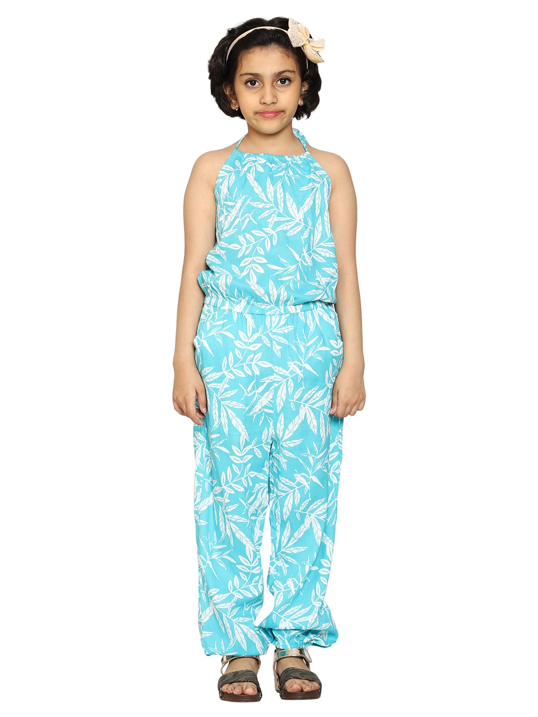 

KiddoPanti Girls Blue & White Halter Neck Printed Basic Jumpsuit