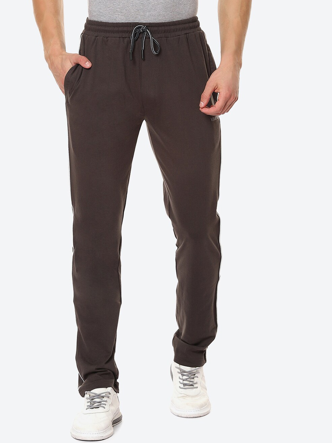 

VINENZIA Men Brown Solid Track Pants