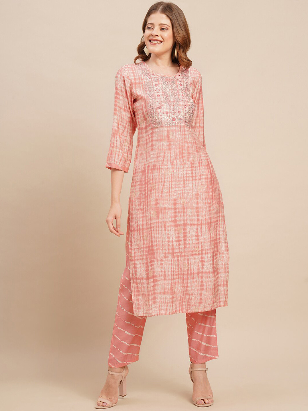 

FASHOR Women Peach-Coloured & Off White Tie & Dye Printed Muslin Silk Kurta with Trousers