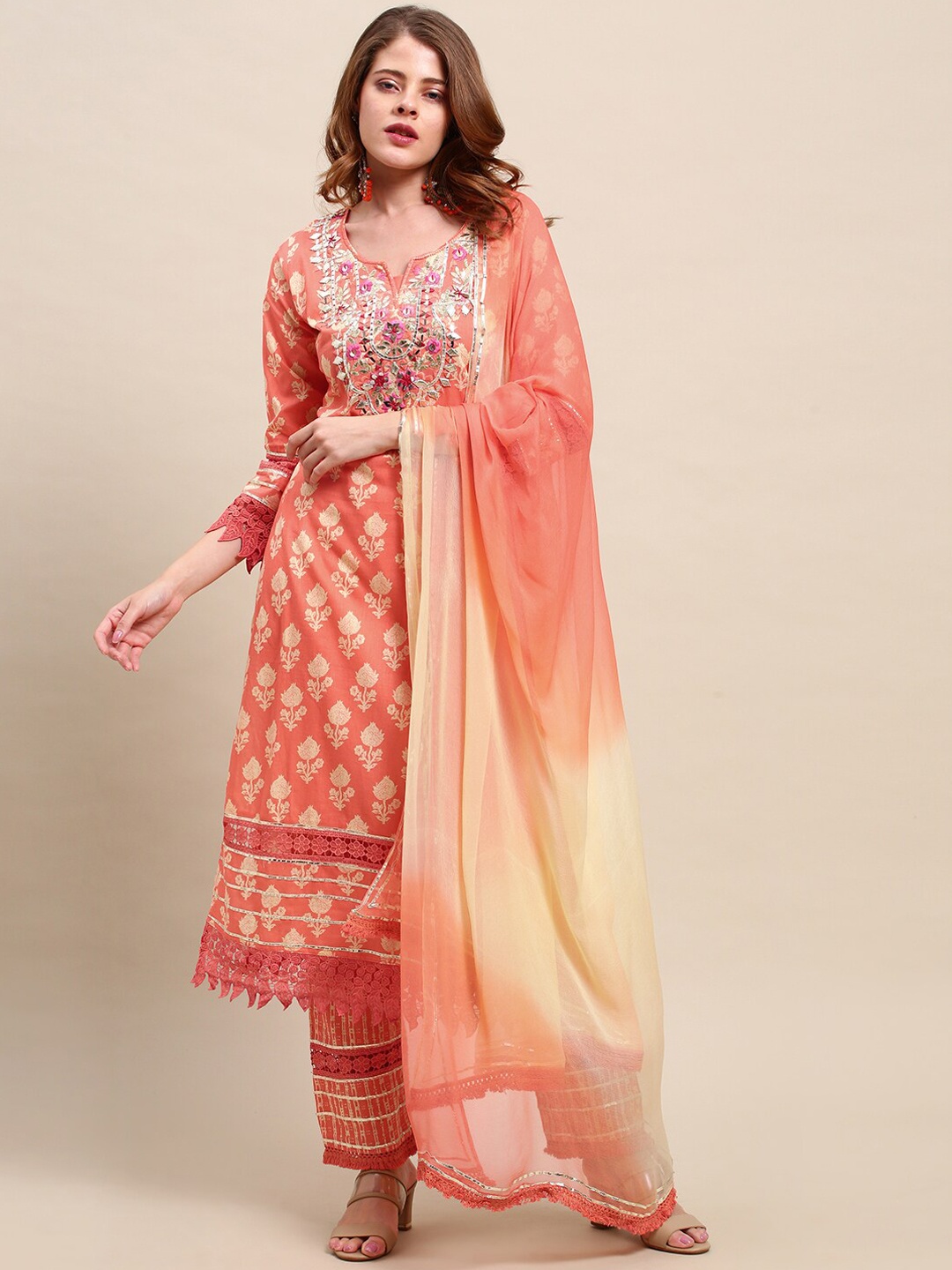 

FASHOR Women Peach-Coloured & Yellow Printed Gotta Patti Pure Cotton Kurta Set