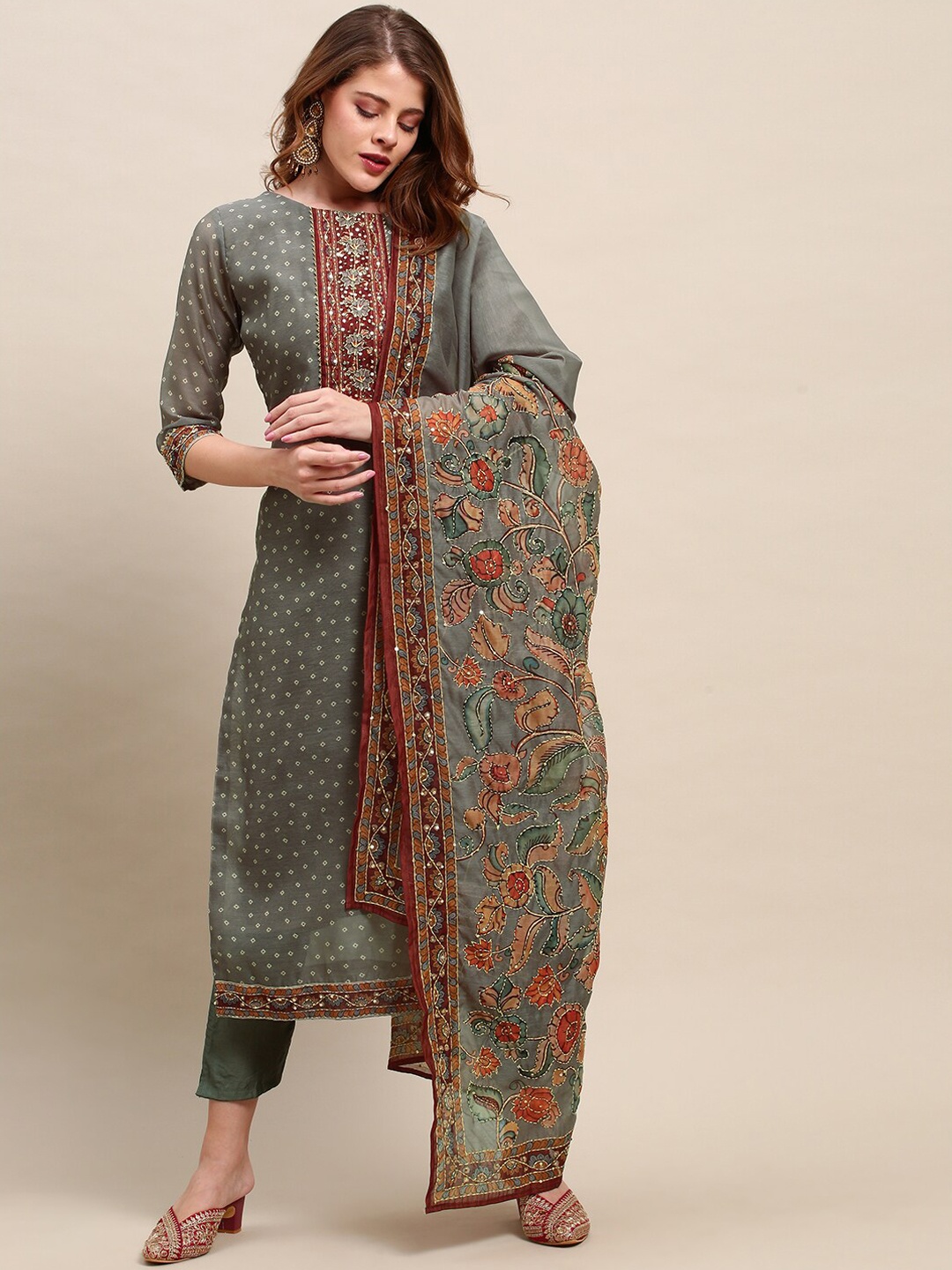 

FASHOR Women Grey Bandhani Printed Kantha Work Chanderi Silk Kurta with Trousers & With Dupatta