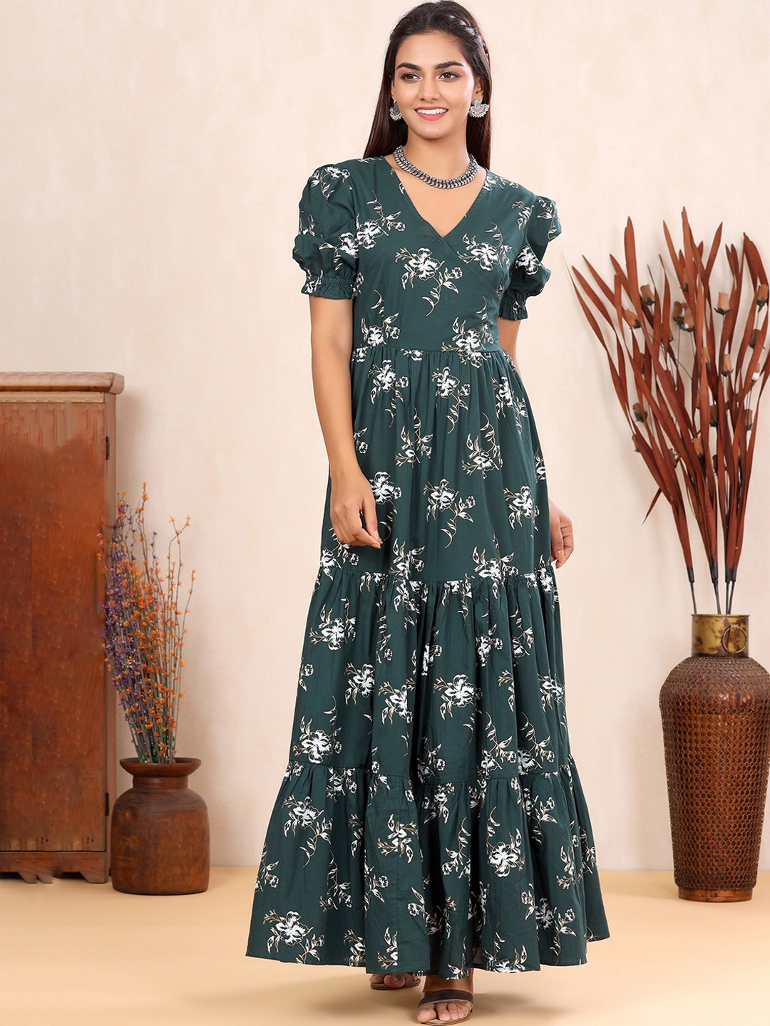 

mirari Women Green & White Floral Printed Floral Kurta