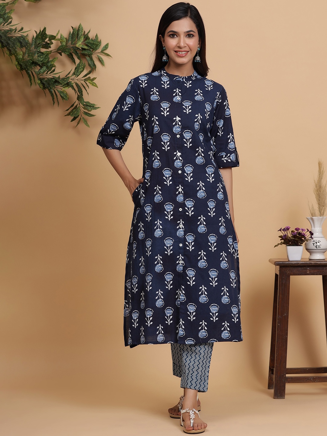 

mirari Women Blue & White Floral Printed Floral Kurta
