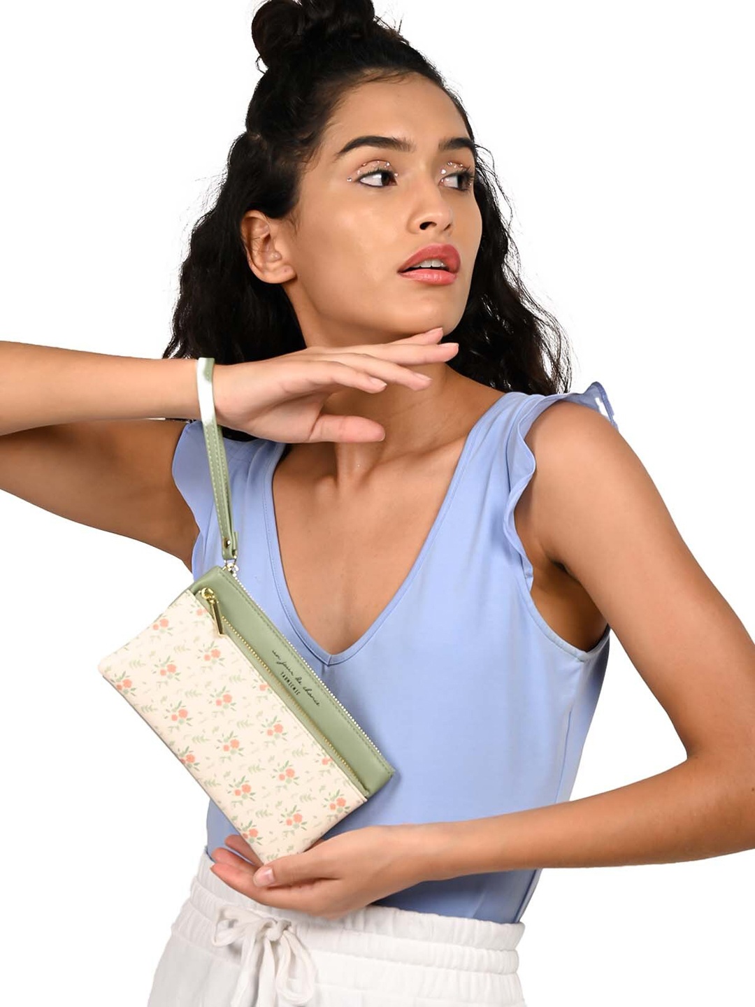 

ODETTE Women Green & White Floral Printed Envelope