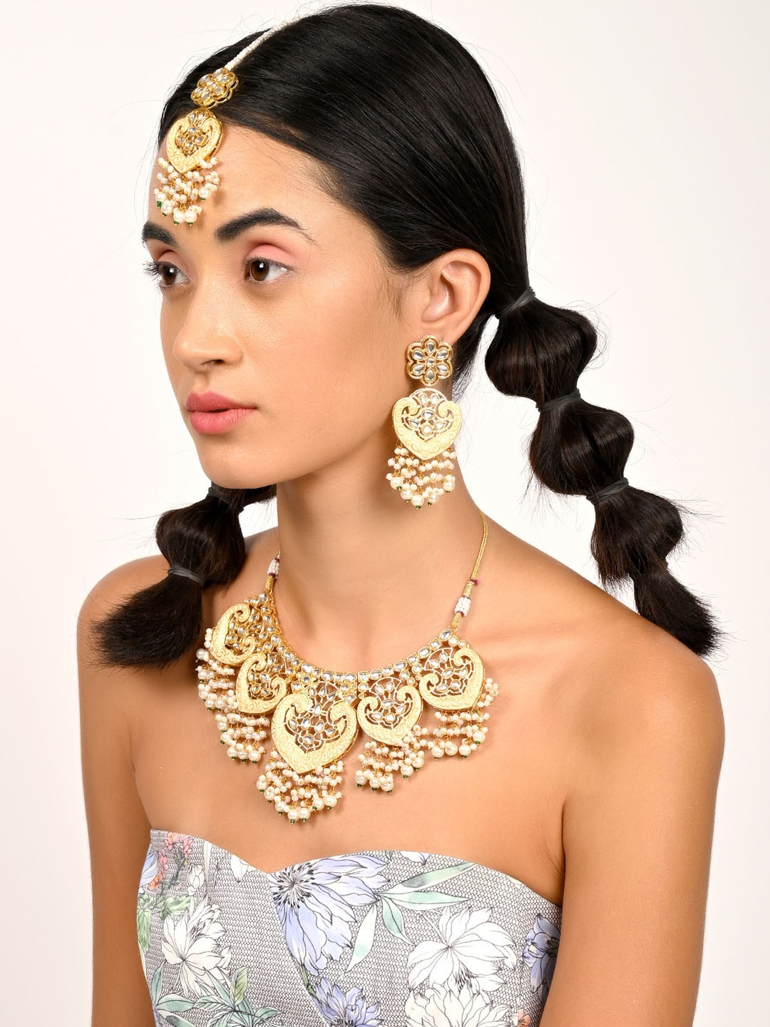 

ODETTE Women Gold-Toned White & Green Beaded Jewellery Set