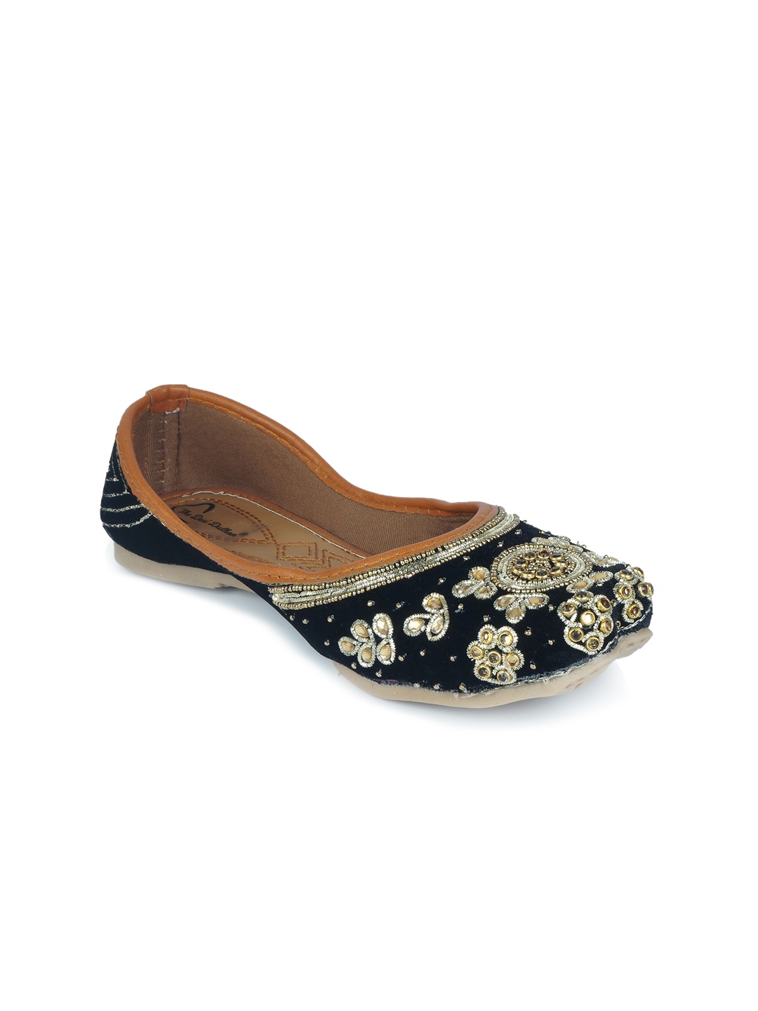 

The Desi Dulhan Women Black Embellished Leather Ethnic Flats