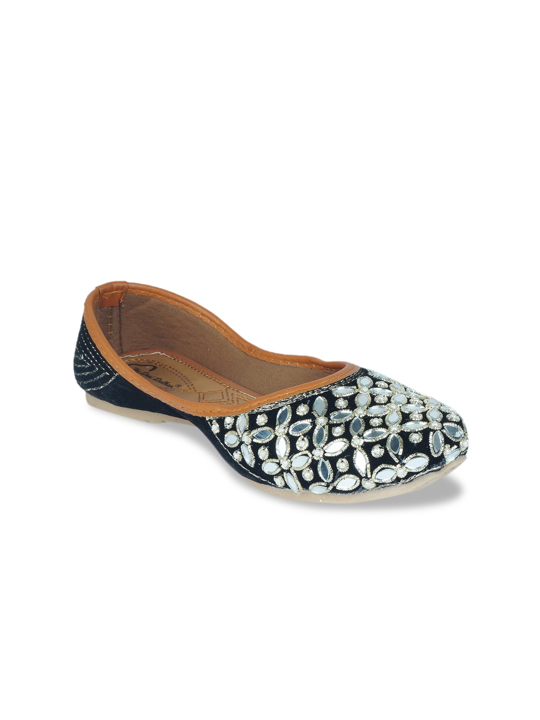 

The Desi Dulhan Women Black Printed Leather Ethnic Flats