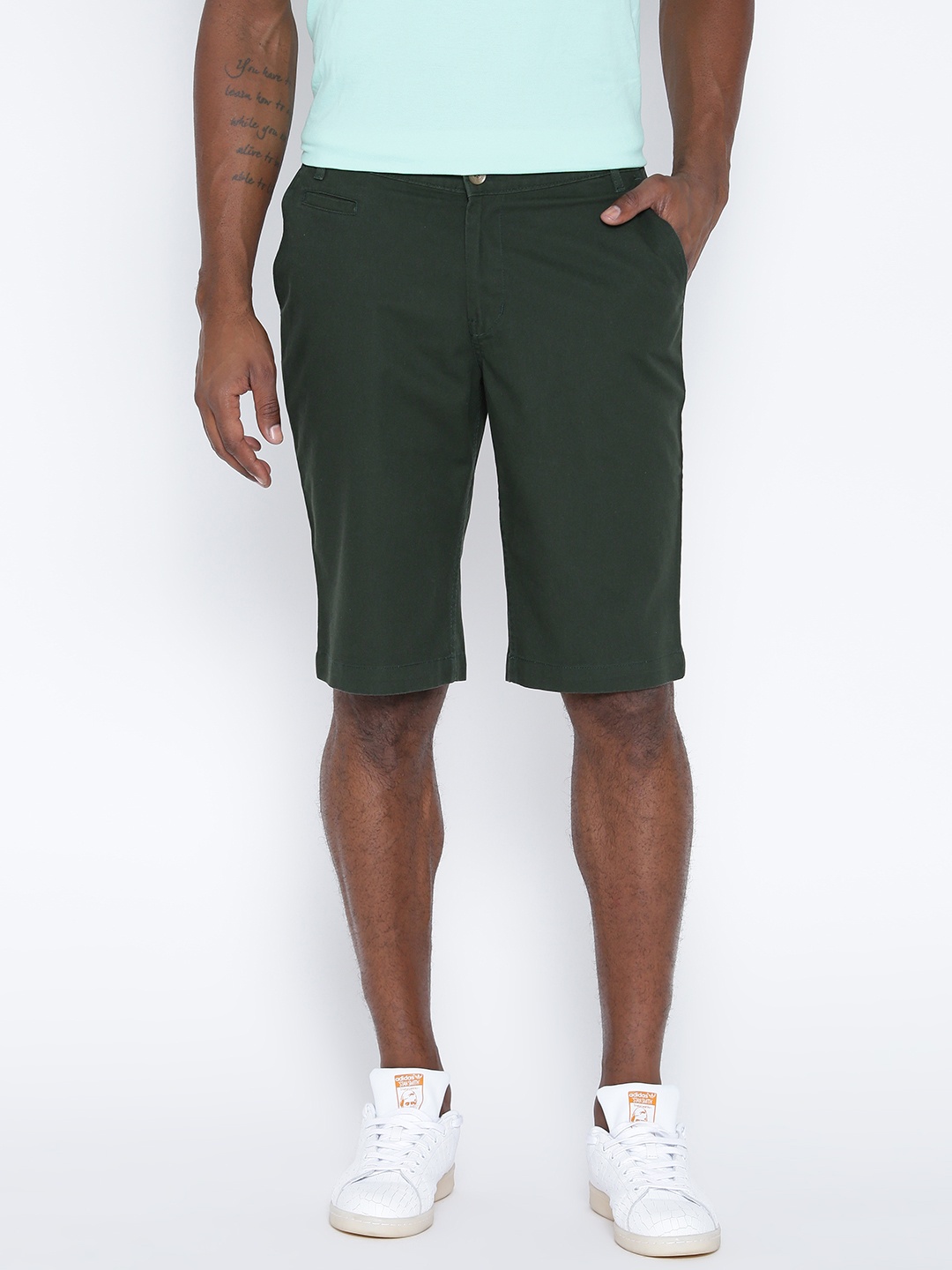 

Hubberholme Men Green Solid Slim Fit Shorts