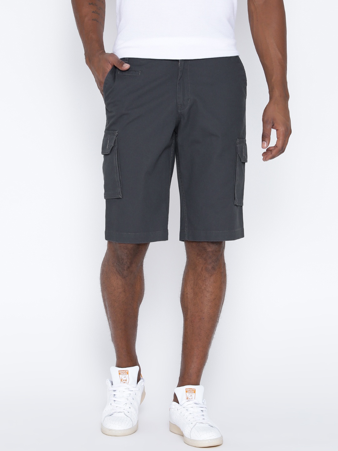 

Hubberholme Men Charcoal Grey Solid Slim Fit Cargo Shorts