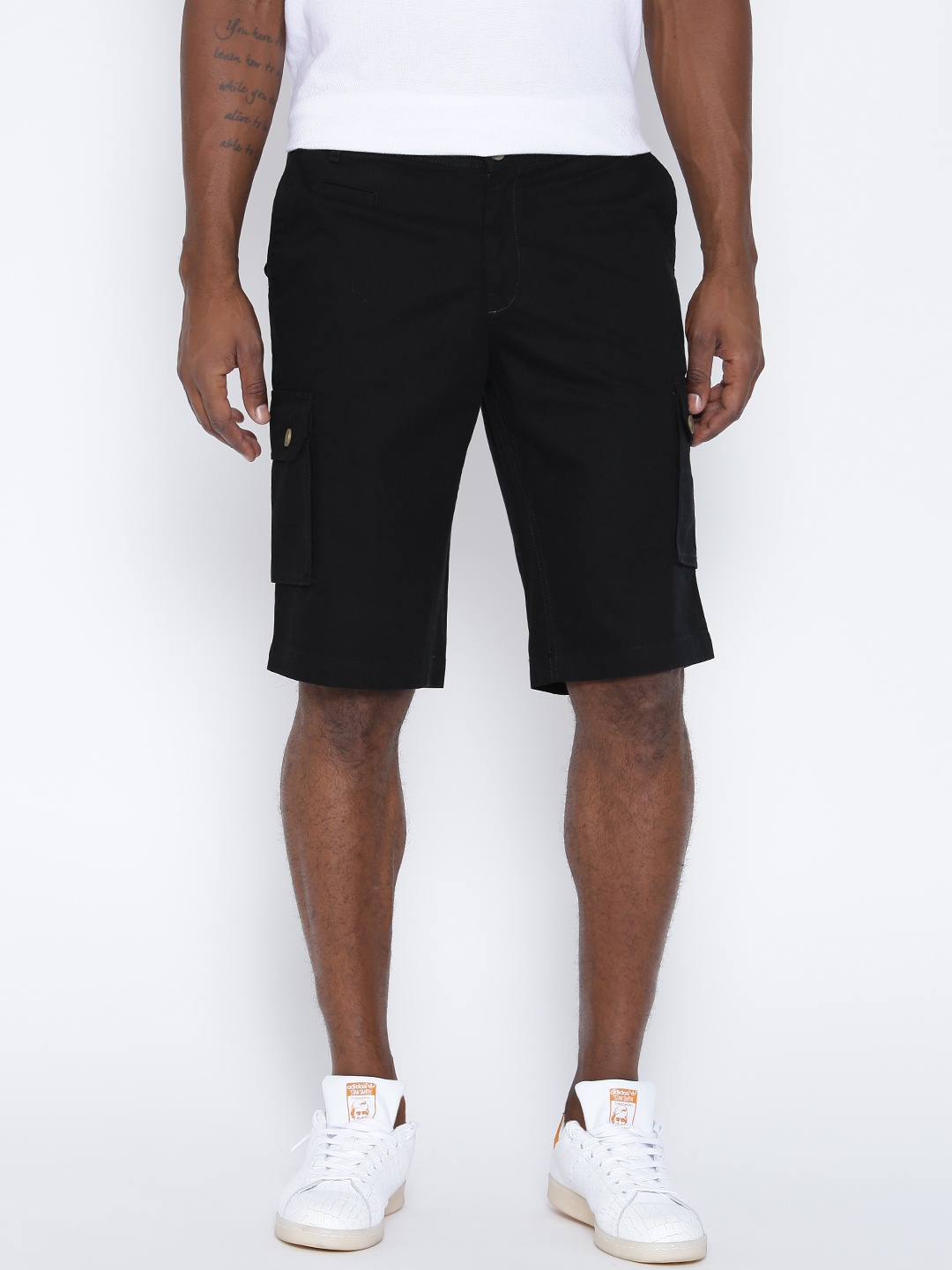 

Hubberholme Men Black Solid Slim Fit Cargo Shorts