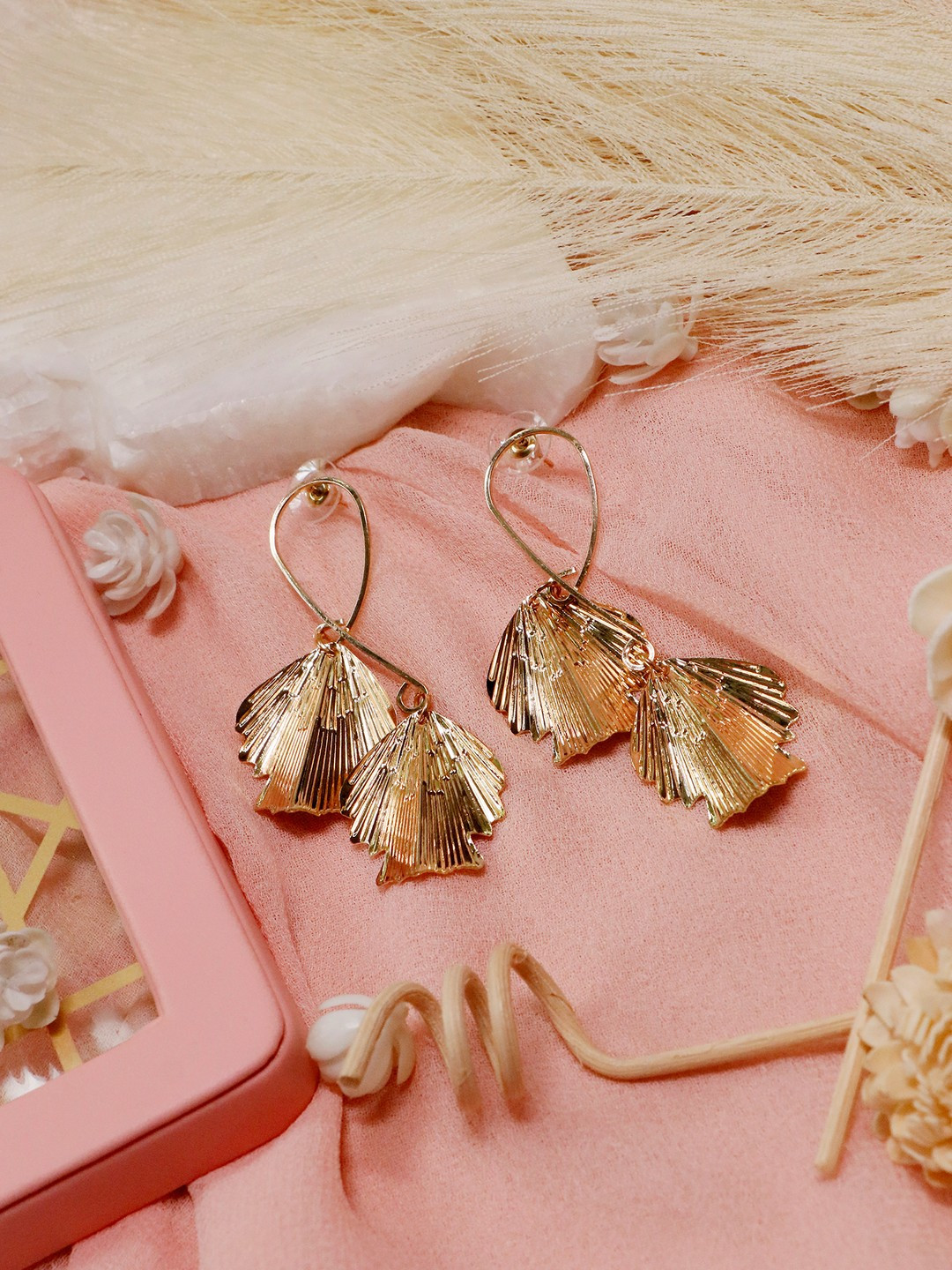 

Ishhaara Women Gold-Toned Leaf Shaped Jhumkas Earrings