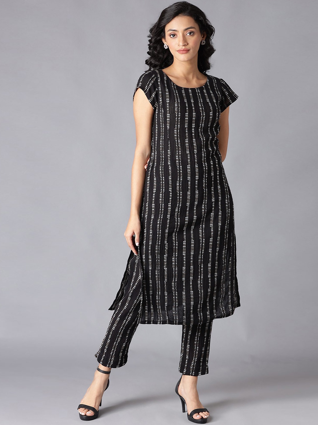 

W Women Black & White Printed Pure Cotton Kurta with Trousers