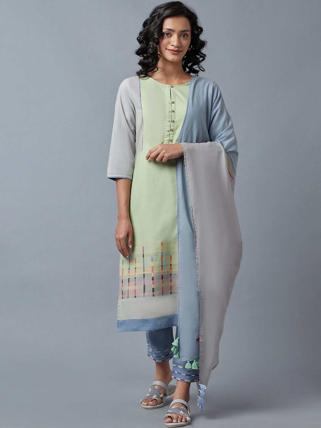 

W Geometric Print Cotton Blend Kurta With Slim Pant & Dupatta, Green