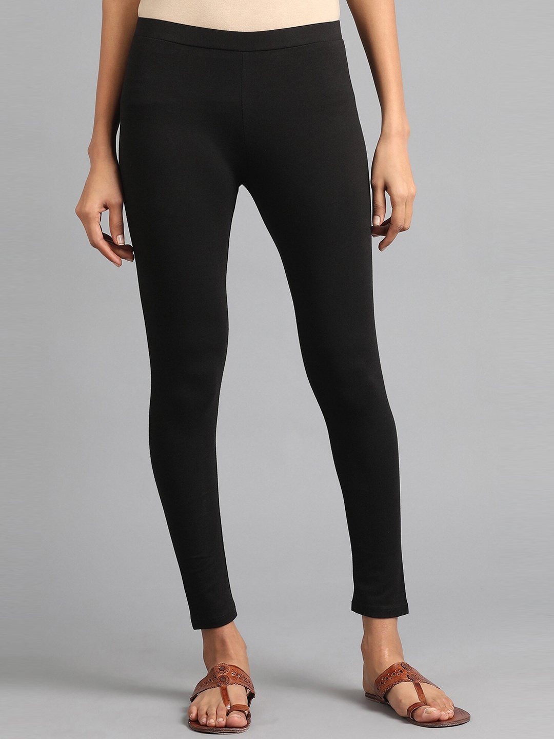 

W Women Black Solid Ankle Length Tights
