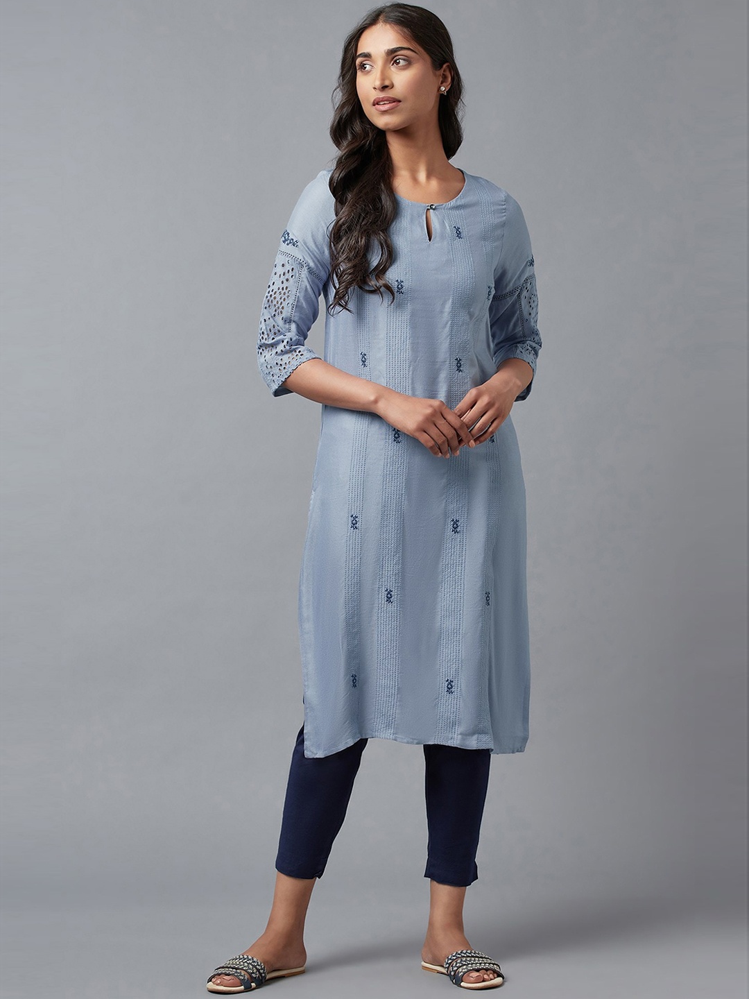 

W Women Blue Ethnic Motifs Embroidered Keyhole Neck Thread Work Kurta