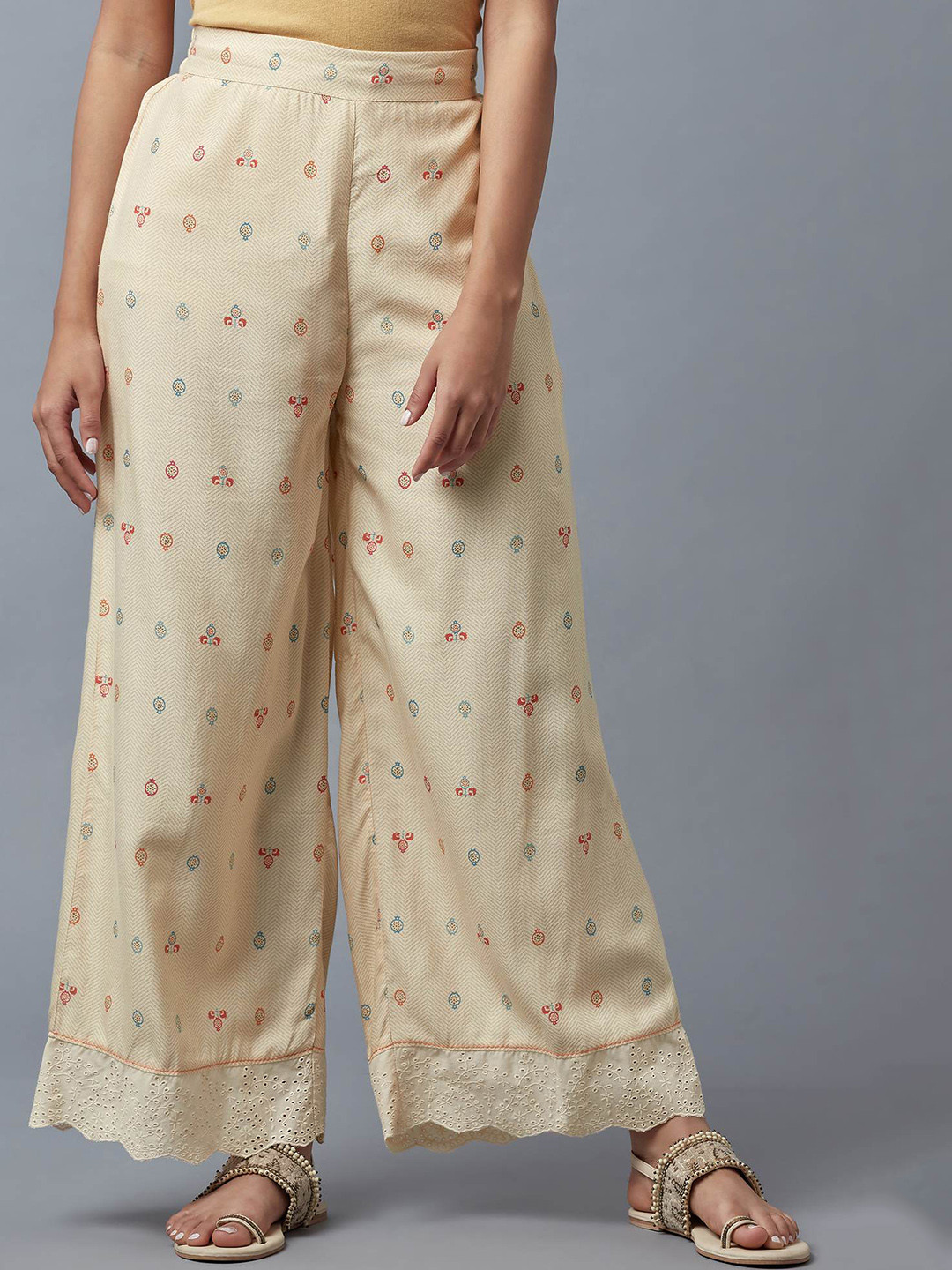 

W Women White Floral Printed Trousers, Off white