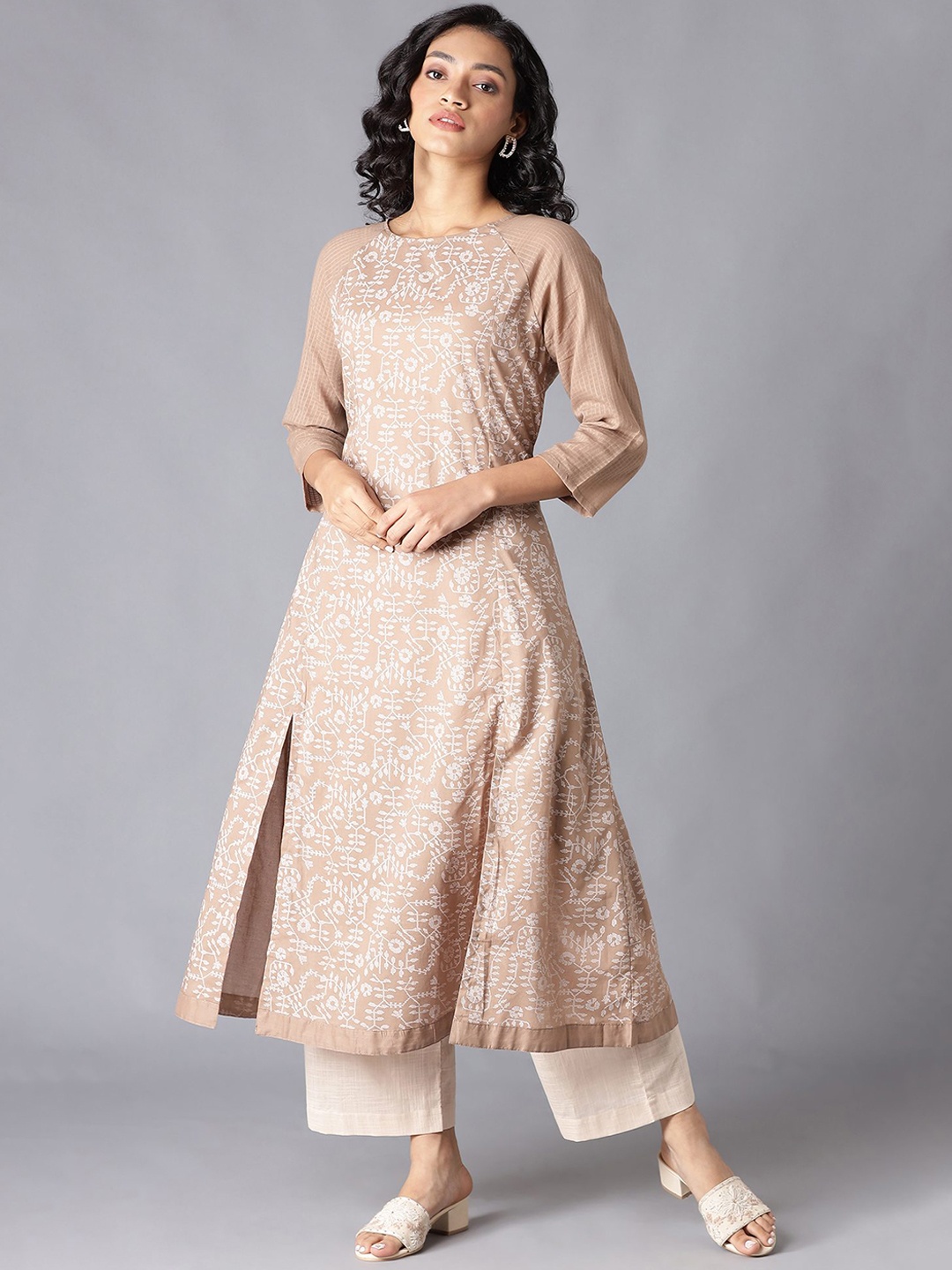 

W Women Beige Ethnic Motifs Anarkali Kurta