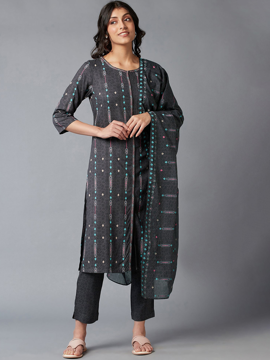 

W Geometric Print Rayon Kurta With Slim Pant & Dupatta, Grey