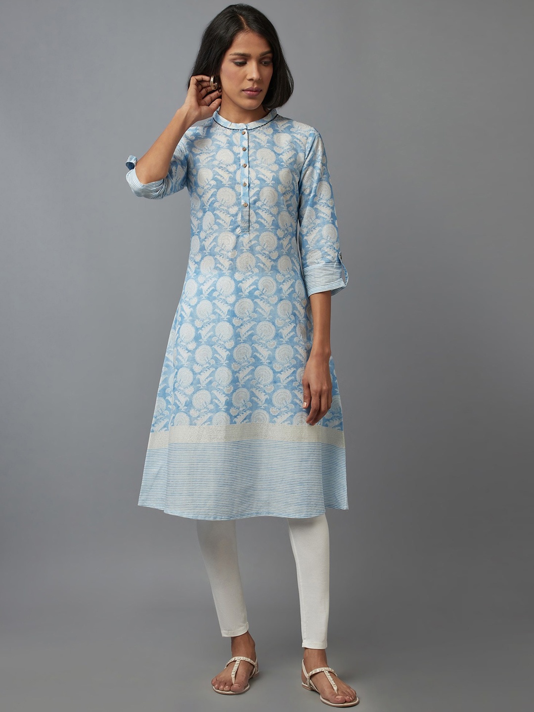 

W Women Blue & White Floral Printed Kurta