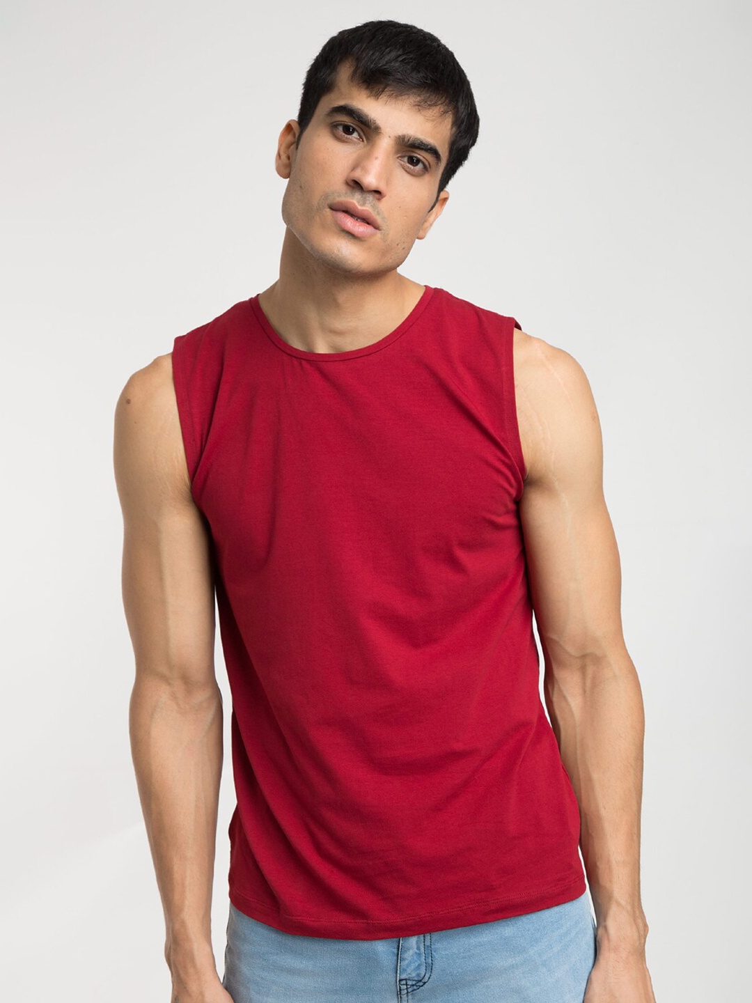 

Tinted Men Maroon Round-Neck Slim Fit T-shirt
