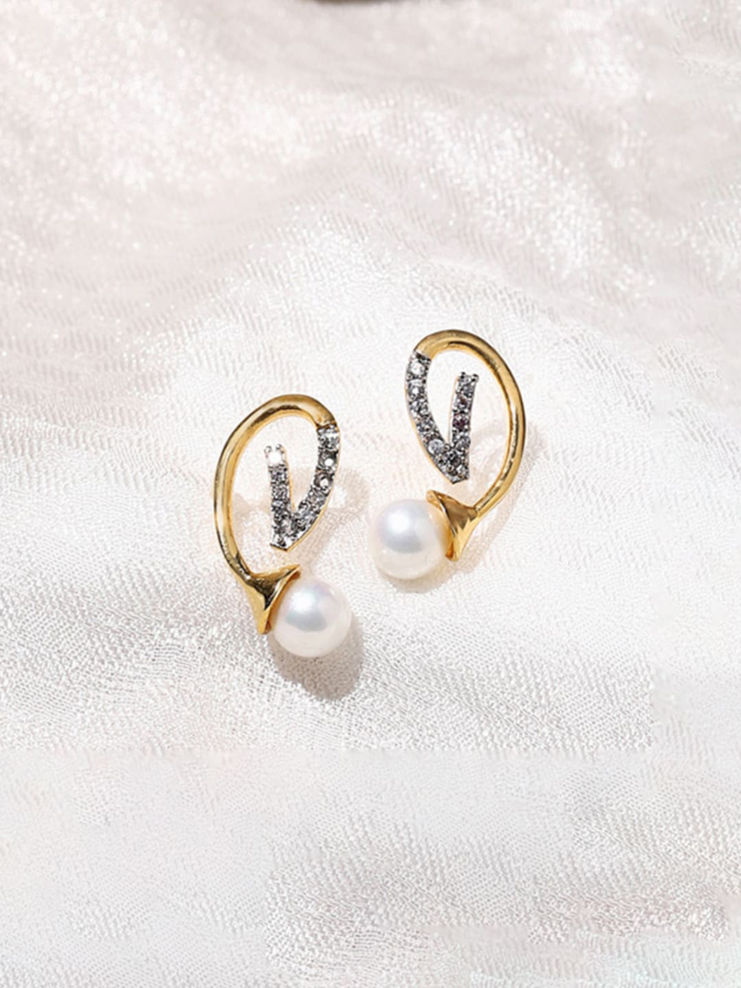

Voylla Women Gold-Plated American Diamond CZ Pearl Stud Earrings